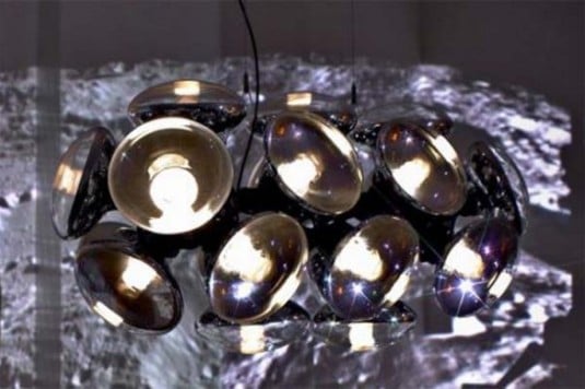 Fuorisalone-2011.-Chandelier-Bulb-Lamp-by-Tom-Dixon-587x390