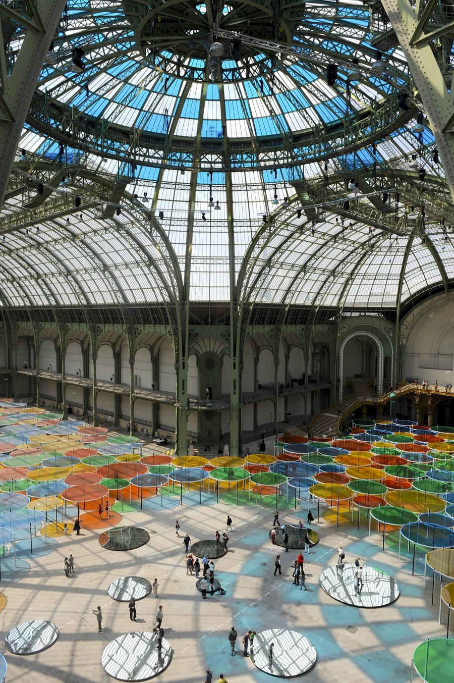 Daniel Buren Transforms the Fondation Louis Vuitton to an Observatory of  Light