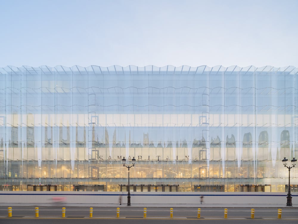 LED light: LED lighting in the La Samaritaine shopping center, Paris