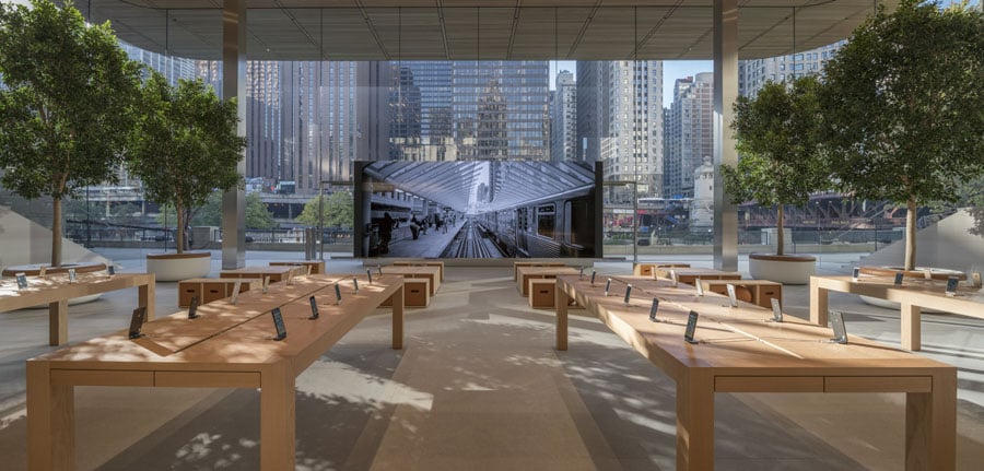 Apple Opens New Chicago Store 