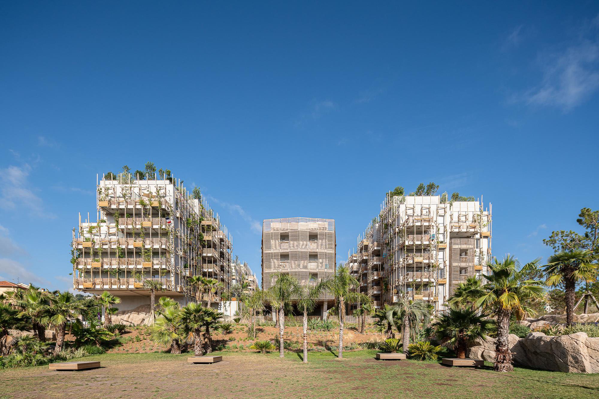 En France, le nouveau quartier fait partie du parc adjacent – ou l’inverse ? En France, le nouveau quartier fait partie du parc adjacent – ou l’inverse ?
