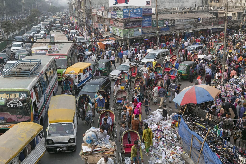 Traffic jam on a street corner in central Dhaka, Bangladesh. IMAGE © RUBY RASCAL