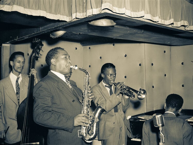 Charlie Parker plays jazz in Bronzeville. 