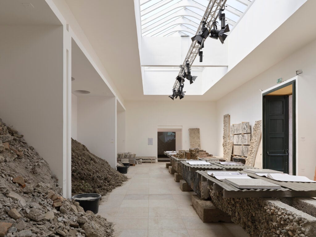 Build of Site, Danish Pavilion.Courtesy of Hampus Berndtson