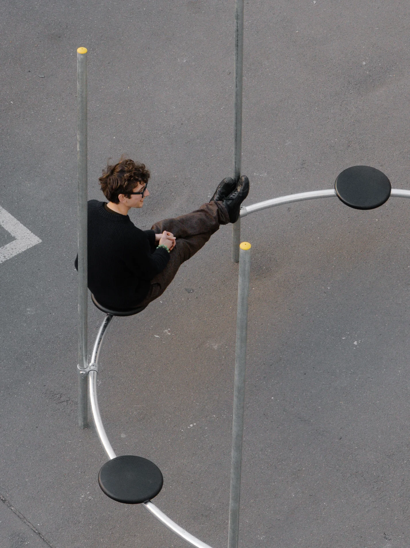 THING_04 by Konstantin Grcic. The piece is a rotomolded disc made from 100% post-industrial polypropylene installed in a steel structure. Courtesy of the Artist